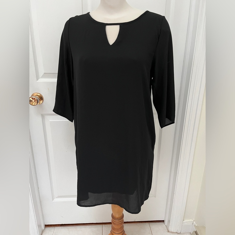 C’est moi Chic Black V-Neck Dress size large